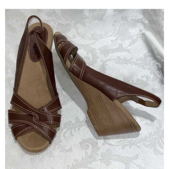 Mountain Sole Women’s Brown 3” Wedge Strappy Sling Back Open Toe Sandals 9.5 - Picture 1 of 12